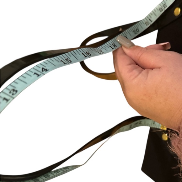 Oribe Elegant Black and Gold Tote - Picture 10 of 11